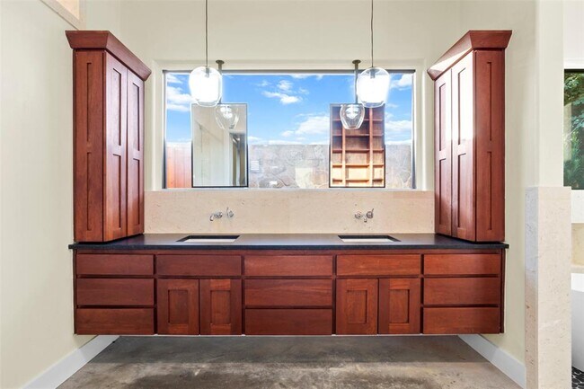 Building Photo - 9208 Madrone Ranch Trail