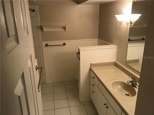 Building Photo - 852 Woodside Rd