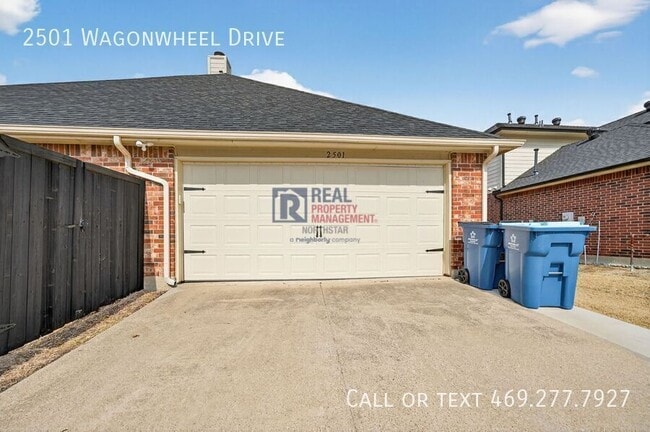 Building Photo - 2501 Wagonwheel Dr