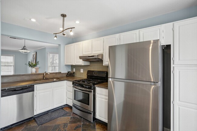 Building Photo - 1002 Defoors Landing NW