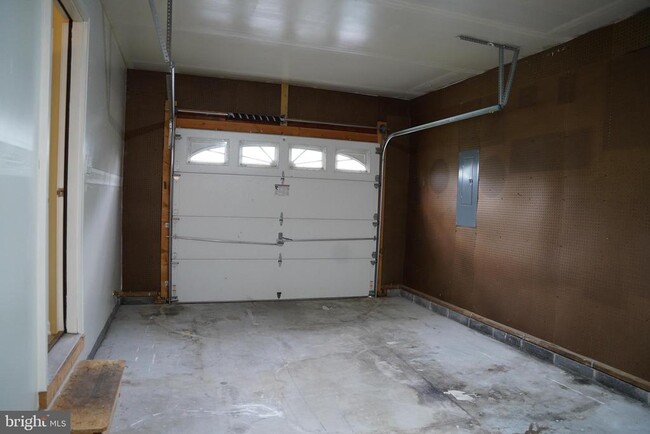 Building Photo - 104 Basin Dr