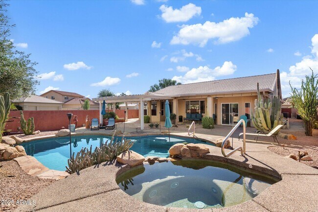 Building Photo - 10060 E Emerald Dr