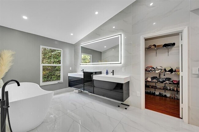 Building Photo - 7501 Red Bay Pl