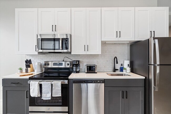 Building Photo - 205 W 4th St