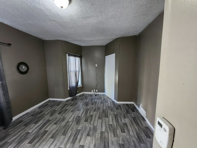 Building Photo - 2033 W 98th St