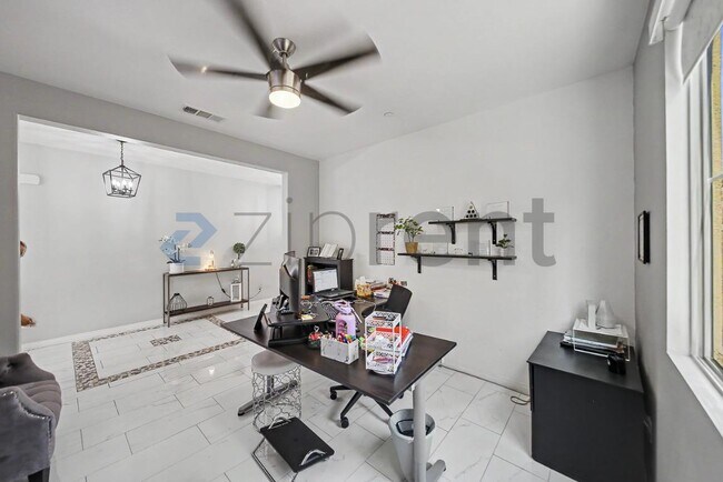 Building Photo - Unit