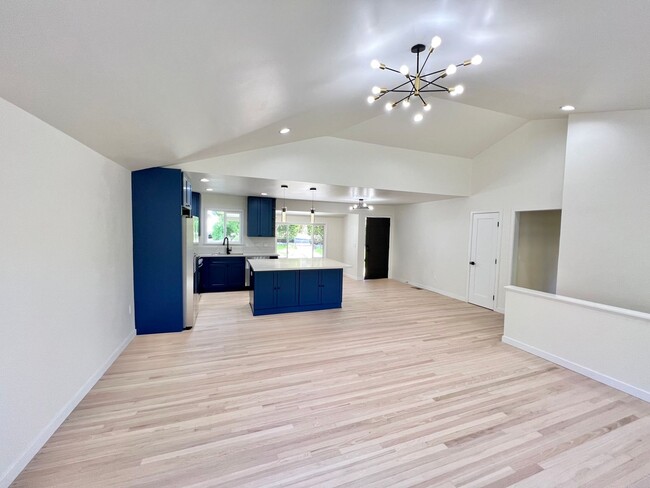 Building Photo - Beautifully Remodeled 2 Story Home In Cold...