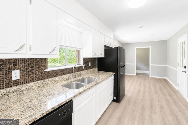 Building Photo - 3605 Flat Shoals Rd
