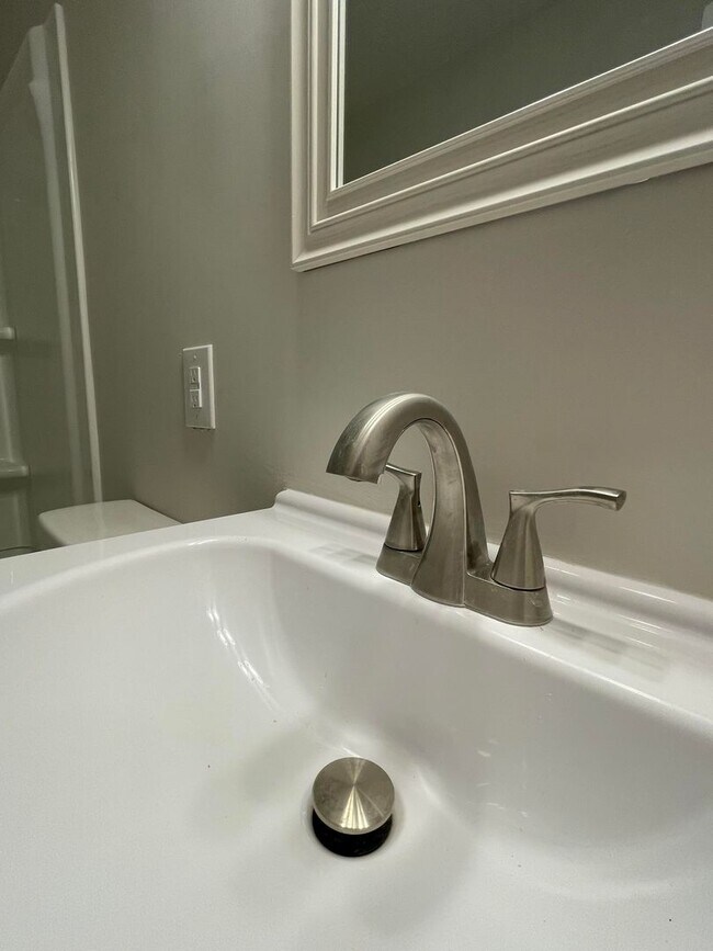 Building Photo - 2 Living Area's & 2 Car Garage - Near MSU, OTC W/ Silver Springs Park in Your Back Yard