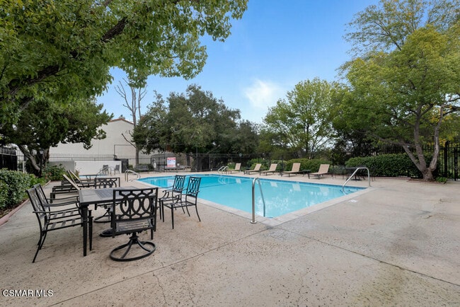 Building Photo - 4642 Park Granada Park