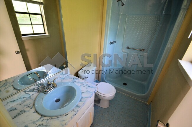 Building Photo - 4001 6th Ave