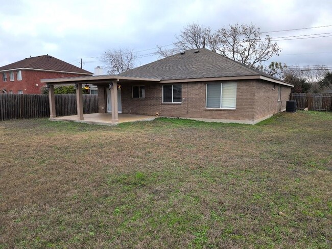 Building Photo - 2422 Sycamore Trail