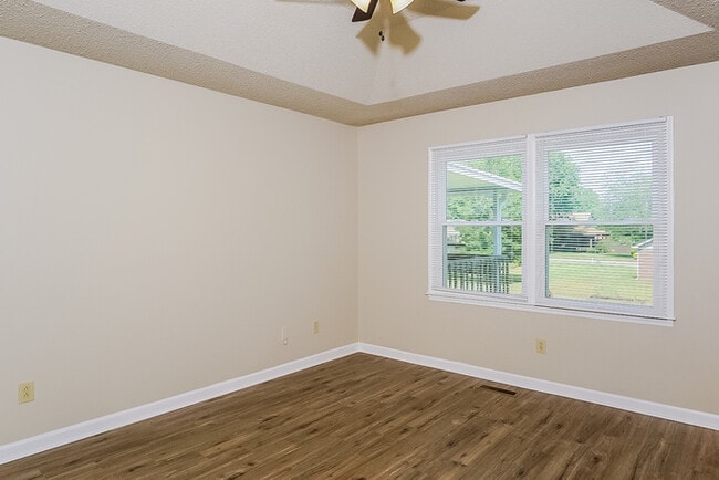 Building Photo - 115 Amethyst Dr