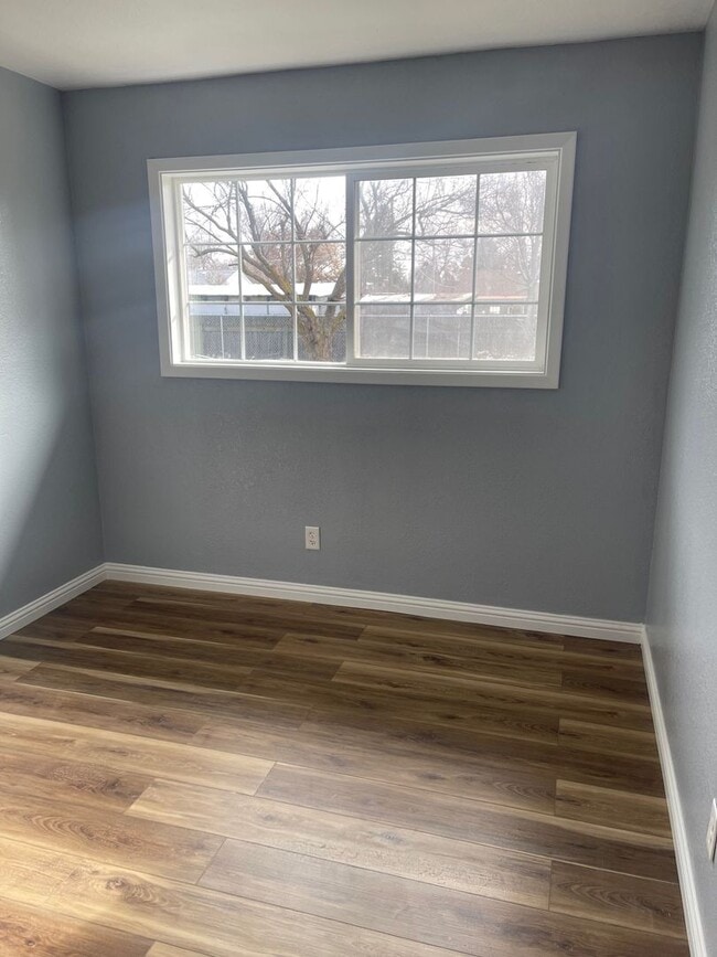 Building Photo - Beautiful 3 Bed 1.5 Bath House