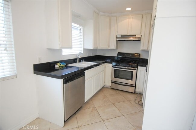 Building Photo - 166 Avenida Miramar