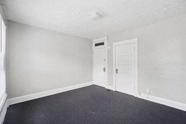 Building Photo - 293 E 14th Ave