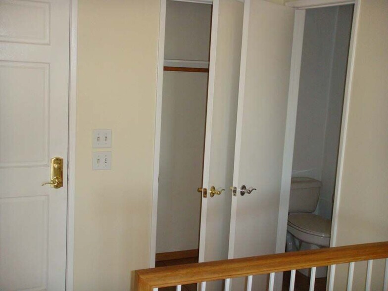 Building Photo - 15790 Midwood Dr