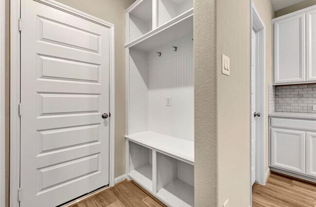 Building Photo - 16104 Oregon Oak Dr