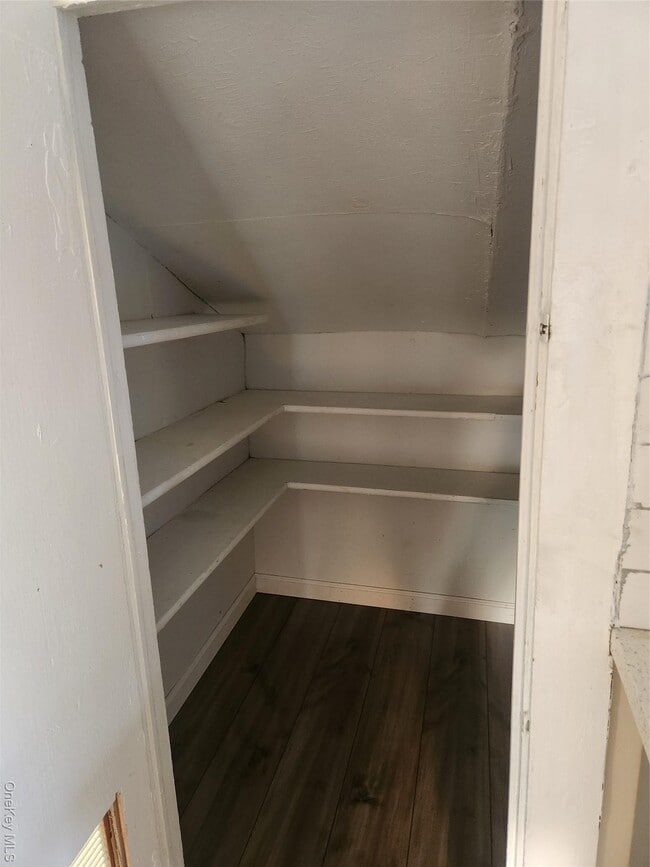 Building Photo - 10 Forest Ave