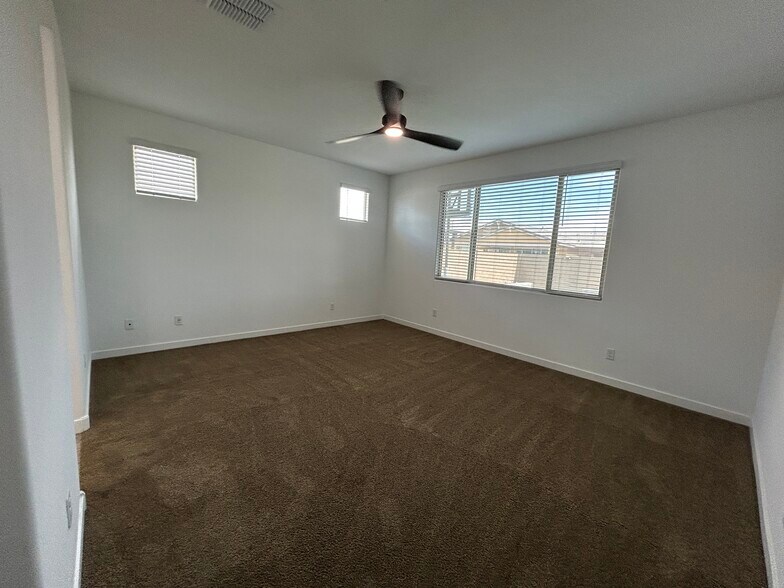Building Photo - 2241 E Meadowview Ct
