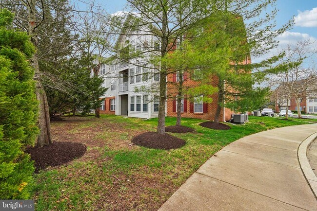 Building Photo - 2444 Blue Spring Ct