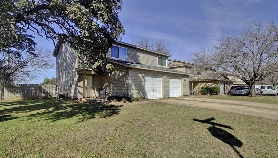 Building Photo - 926 Chisholm Cv