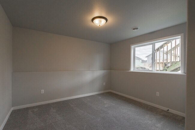 Building Photo - 1129 Jill Dr W