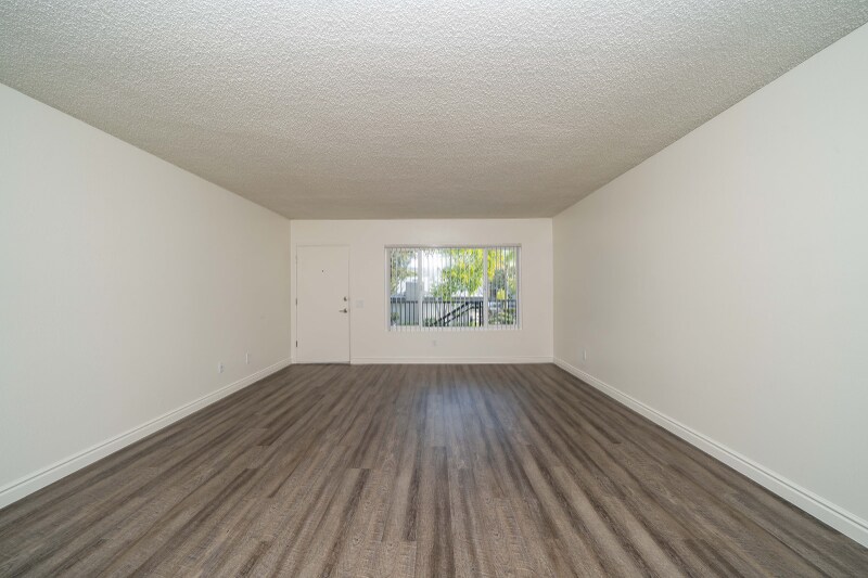 Building Photo - 1135 Meadow Lake Dr