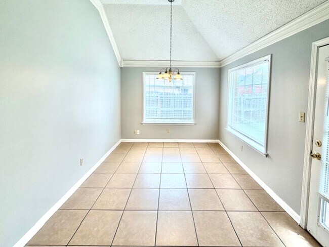 Building Photo - CalgaryCv4744