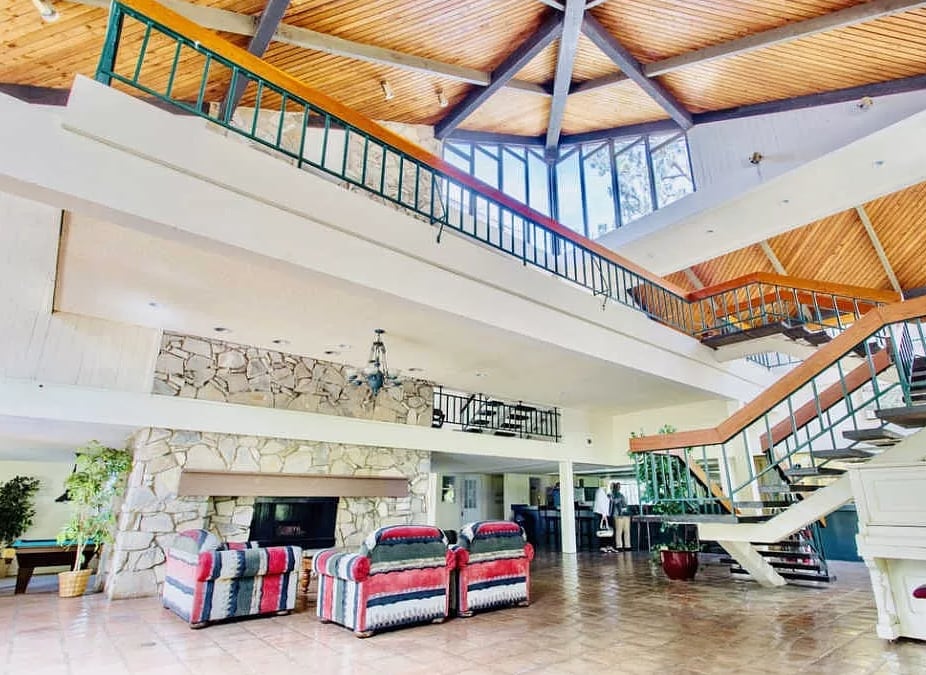 Clubhouse - 8650 Gulana Ave