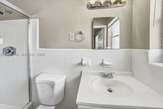 Building Photo - 458 NE 38th St
