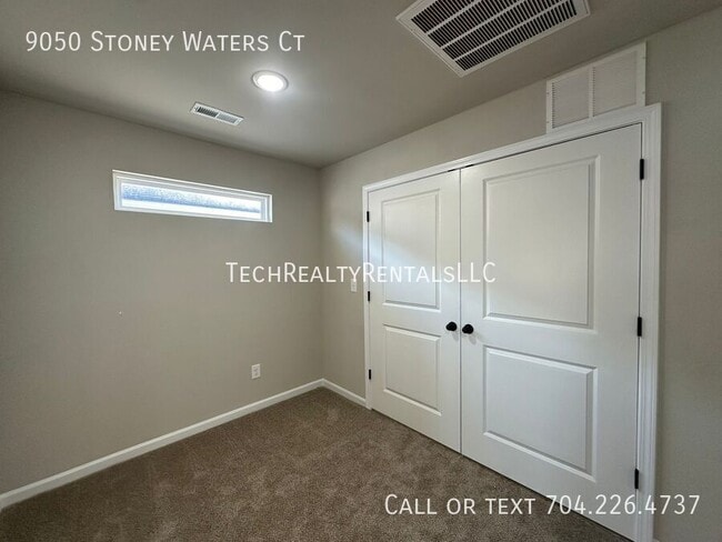 Building Photo - 9050 Stoney Waters Ct