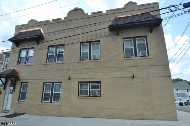 Building Photo - 56 Hobart Pl