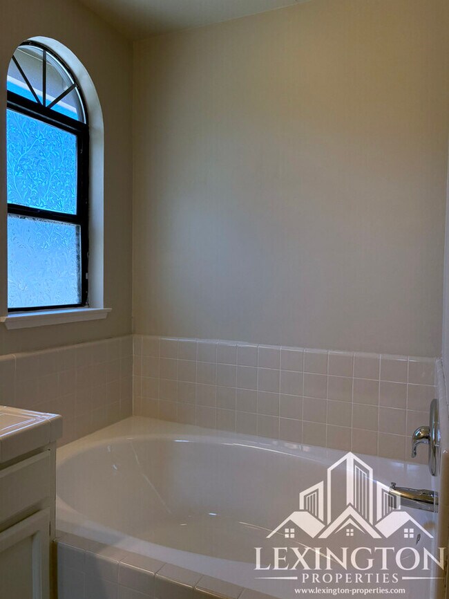 Building Photo - Beautiful, Folsom Home with Pool & Spa in ...