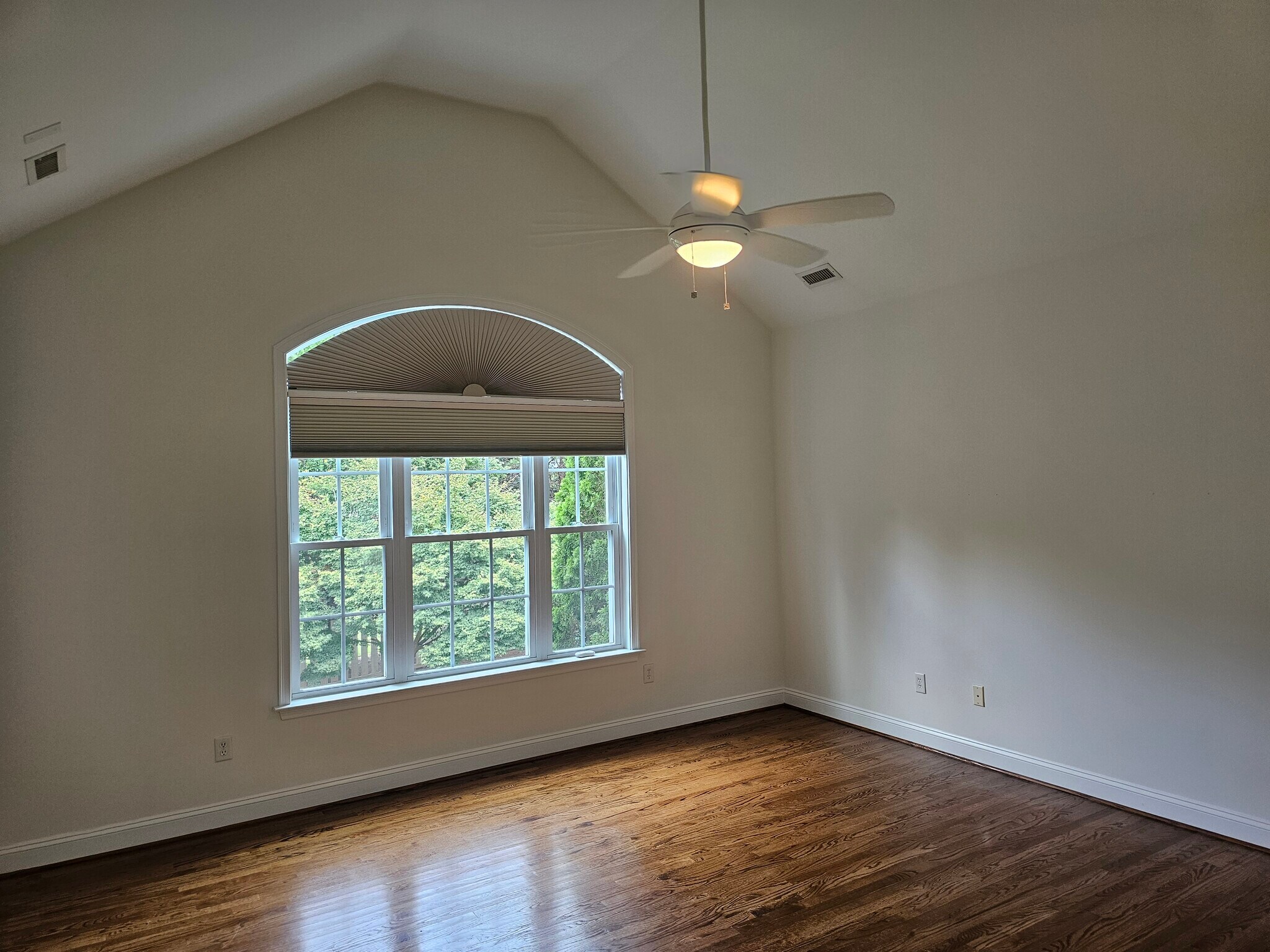 Building Photo - 212 Medford Dr