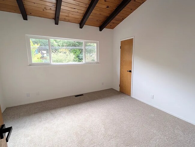 Building Photo - 128 Bothin Rd