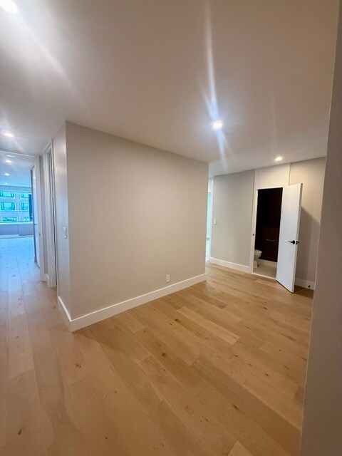 Building Photo - 65 E India Row