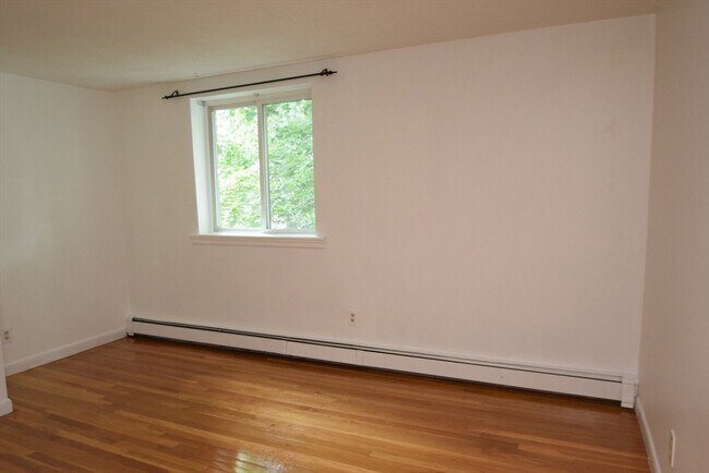 Building Photo - 135 Inman St