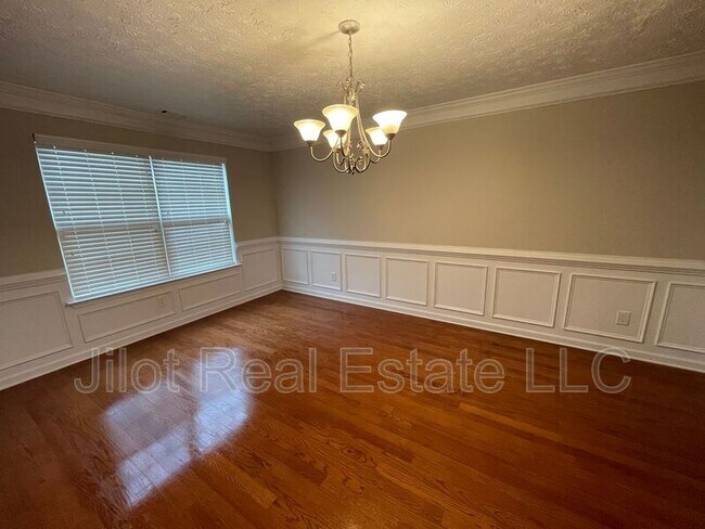 Building Photo - 700 Yukon Way