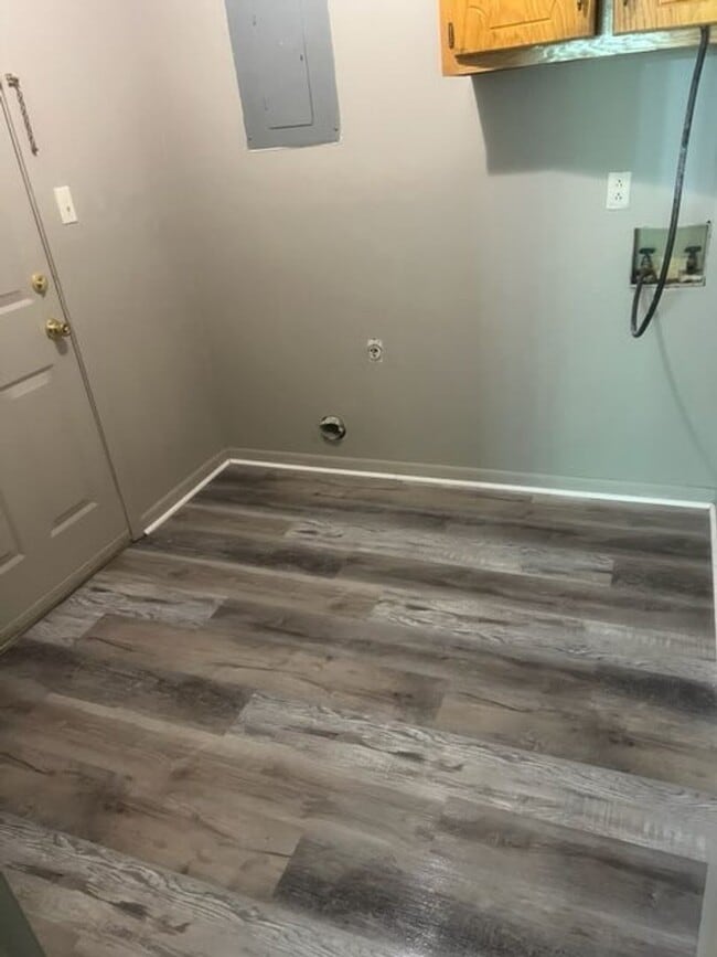 Building Photo - Monthly Paid Rent