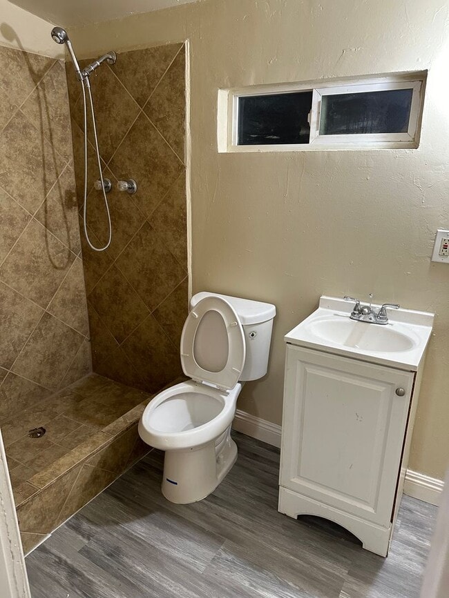 Building Photo - BARSTOW 3 bedroom 2 bath- 2 car garage HOME