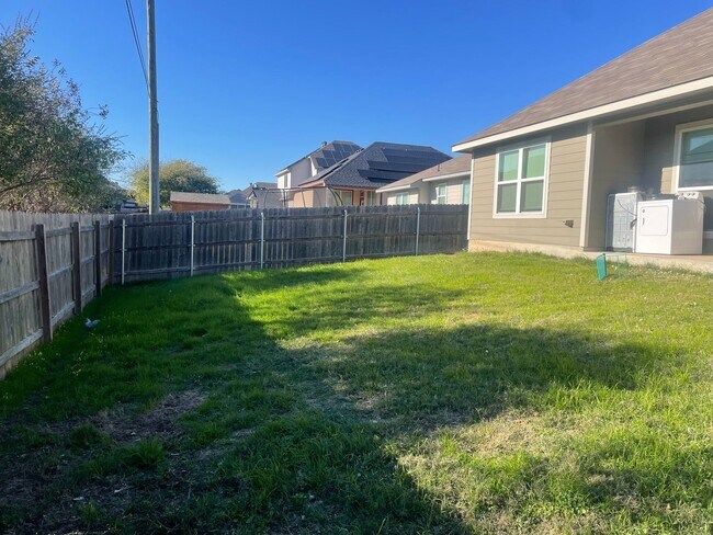 Building Photo - 7809 Montclair Dr