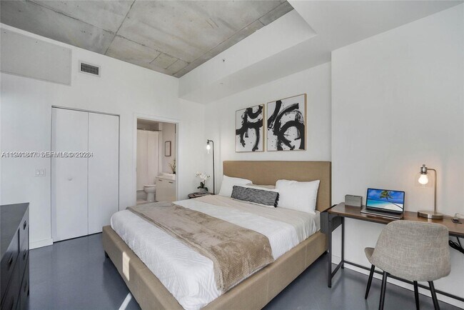 Building Photo - 151 SE 1st St