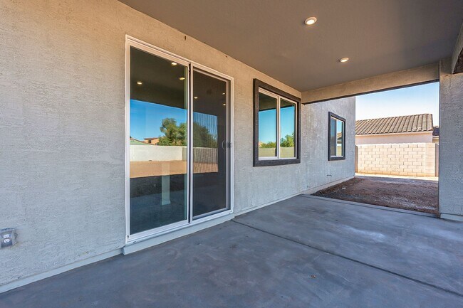 Building Photo - 1434 E Pisa Dr