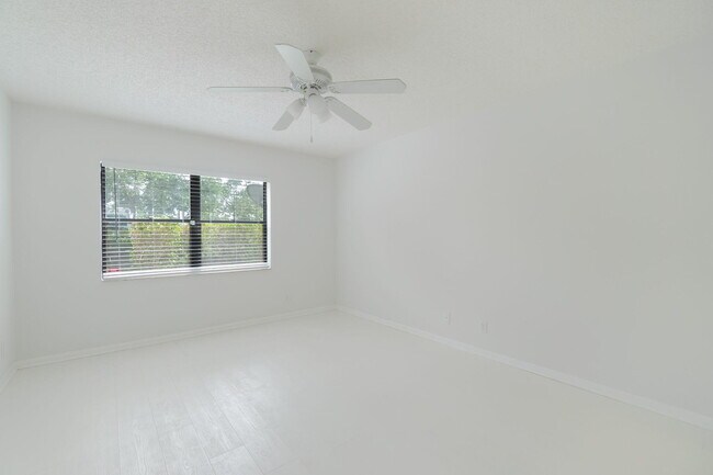 Building Photo - 12236 Sag Harbor Ct