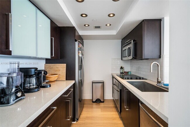 Building Photo - 1000 Meridian Ave