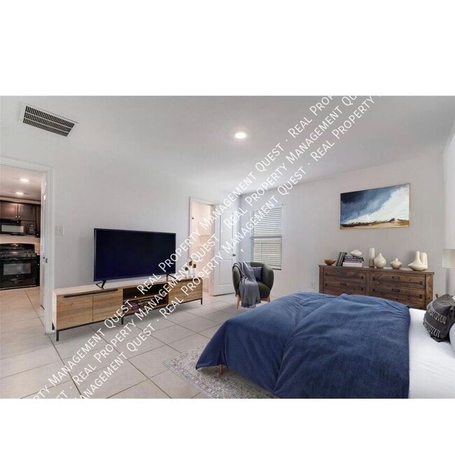 Building Photo - 2525 Russell St