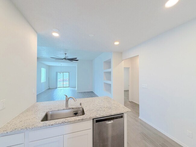 Building Photo - Beautiful 3 bed 2 bath home in Enchanted Hills area of Rio Rancho. Refrigerated Air! Near Hwy 550