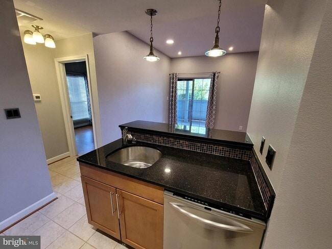 Building Photo - Charming 1BR/1BA Condo in Sought-After Penderbrook Square