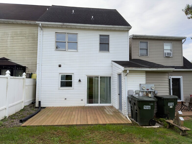 Building Photo - 390 Cardinal Rd